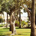 Wyndham Residences Golf Del Sur 公寓式酒店
